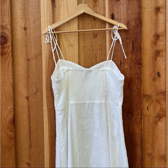 🌿 White and Silver Floral Jacquard Bustier Tie-Strap Midi Dress 🌿 - Picture 7 of 10